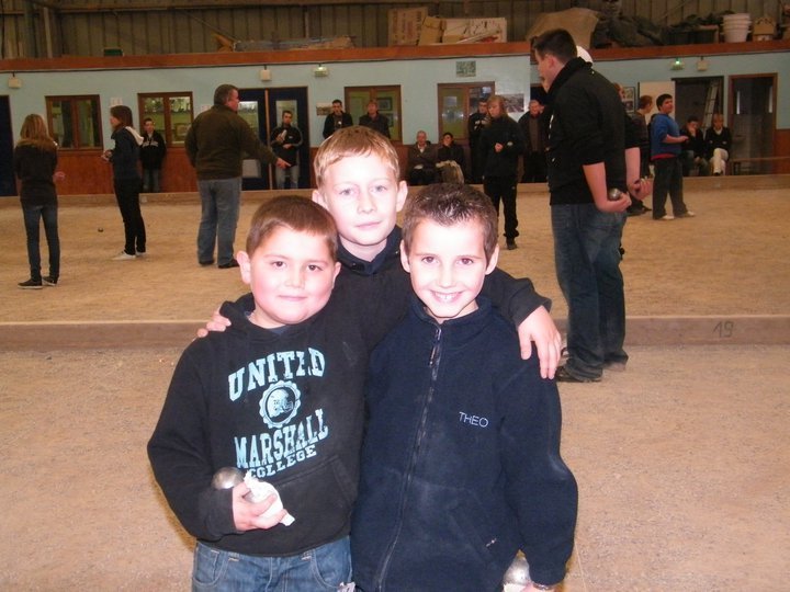 les finalistes Lucas Damien Théo avec le sourire les finalistes Lucas Damien Théo avec le sourire