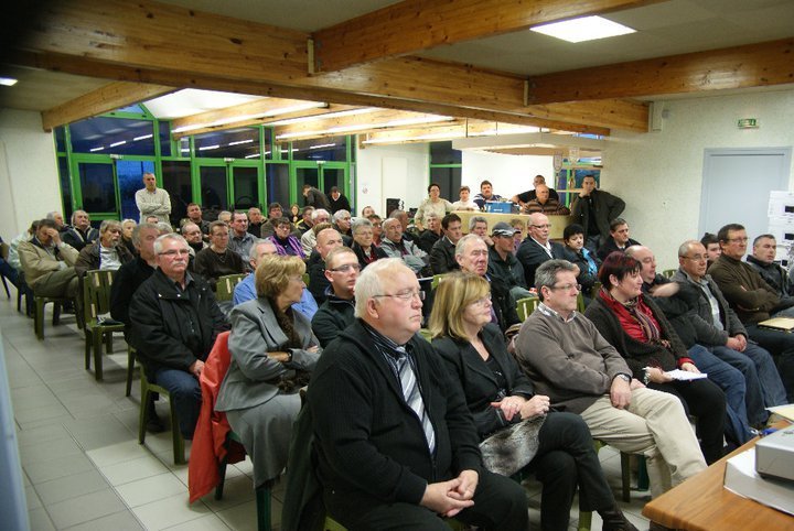 la 5éme personne devant fait  sa sieste lol la 5éme personne devant fait  sa sieste lol