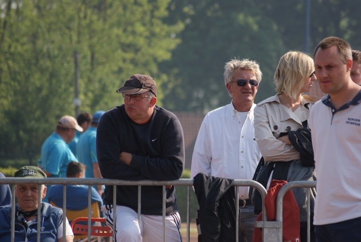 drole de téte ce spectateur lol bises mon Alain drole de téte ce spectateur lol bises mon Alain