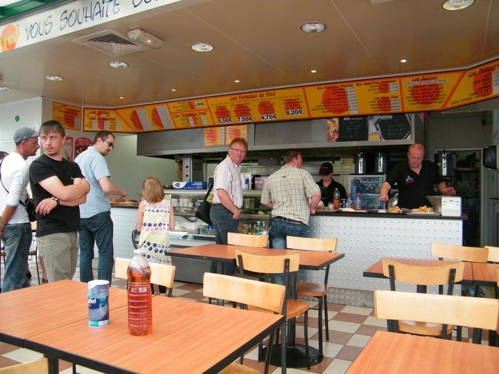 Yves à la friterie