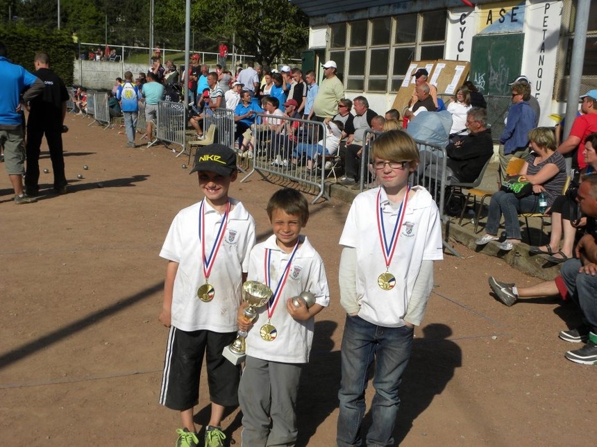 Notre mascotte champion de ligue triplette benjamin Notre mascotte champion de ligue triplette benjamin