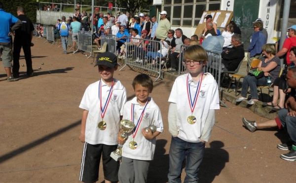 Notre mascotte champion de ligue triplette benjamin