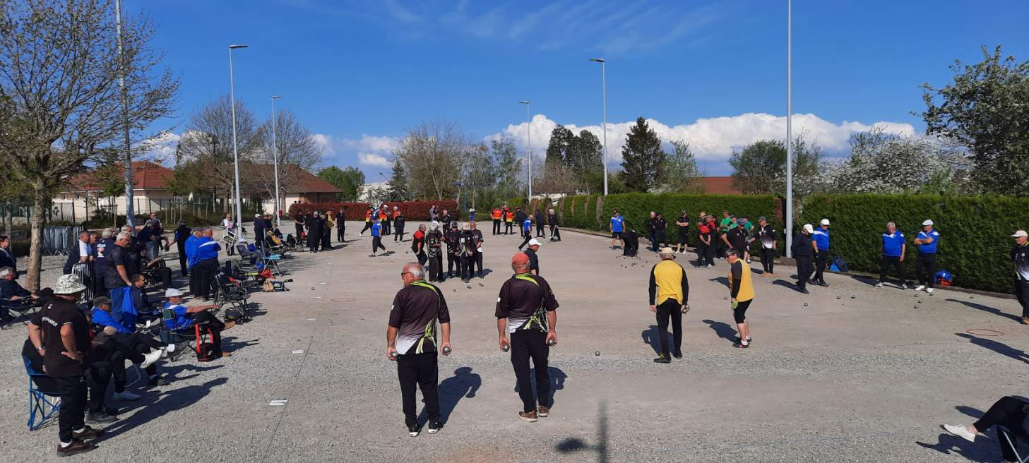 Belle journée pour les éliminatoires Triplette Vétéran à Tronget (36 triplettes)