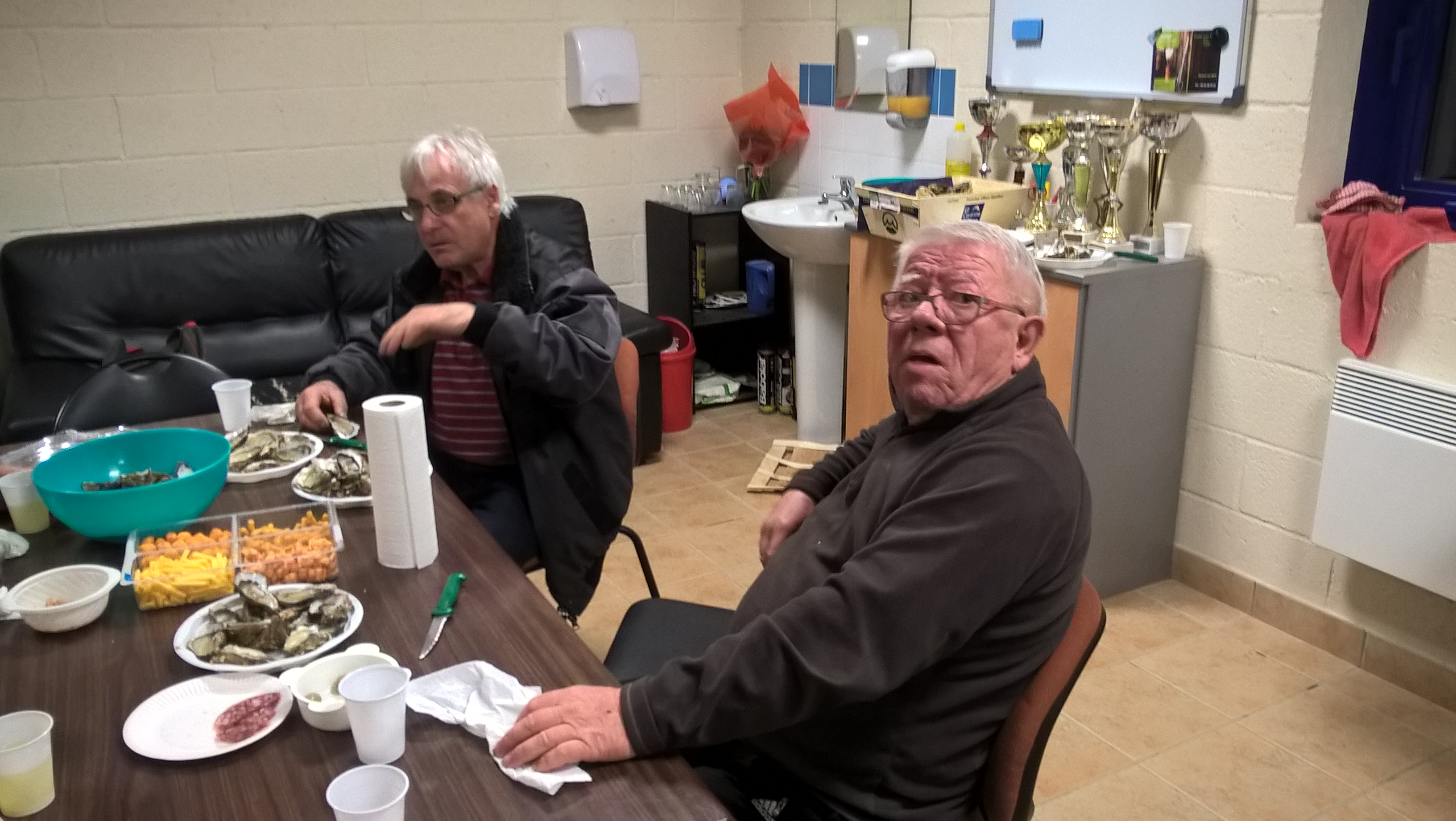 Après l'effort de l'entrainement,dégustation d'huitres!!! Après l'effort de l'entrainement,dégustation d'huitres!!!