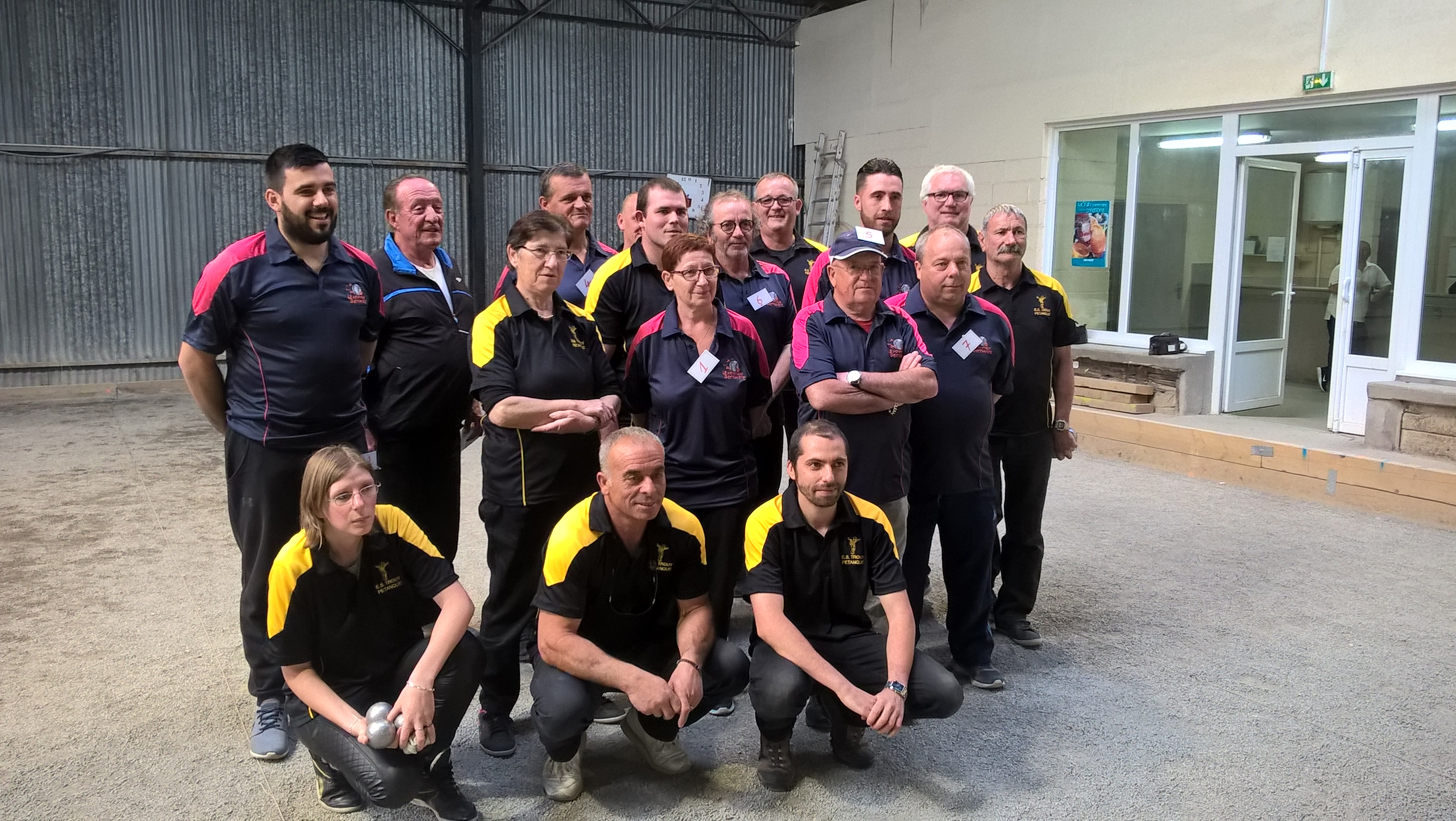 Les 2 équipes avant la rencontre !! Les 2 équipes avant la rencontre !!