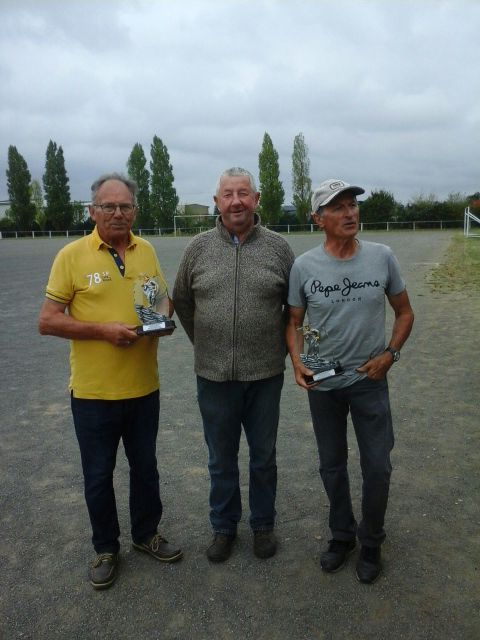 Bernard Fraudin, André-Yves Hersant (Président du cochonnet Ingrandais) et André Mercier