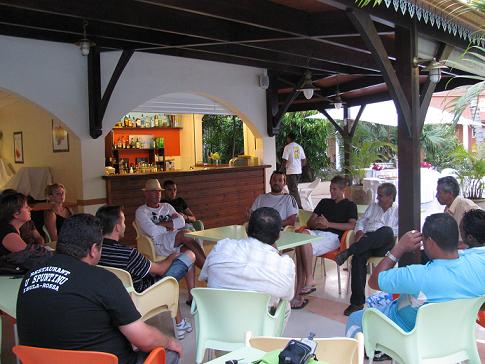Présentation des délégations métropolitaines et malgaches au journal de l'Ile