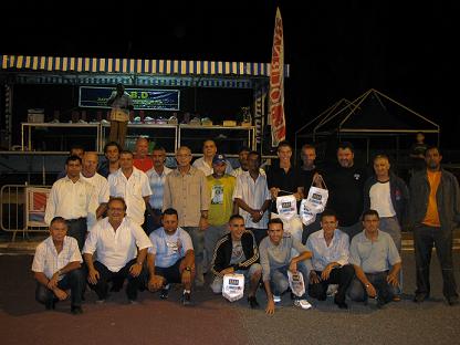 La photo: partenaires économiques, municipalité et dirigeants du club La photo: partenaires économiques, municipalité et dirigeants du club