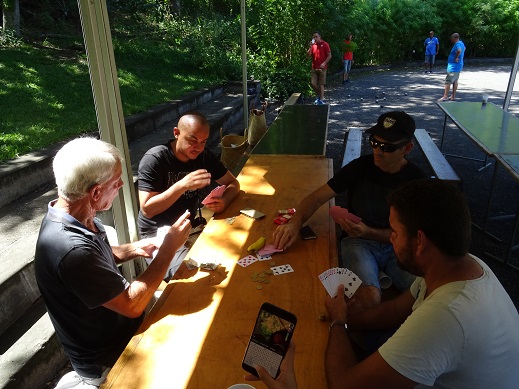 petite partie de cartes avant le repas! petite partie de cartes avant le repas!