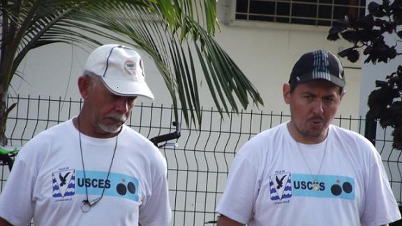 Père et fils Rivière en pleine réflexion Père et fils Rivière en pleine réflexion