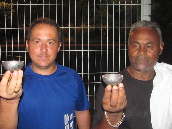 Souvenir de cet entraînement Bertrand a ramené chez lui un morceau de la boule à Jean-Claude!!!!