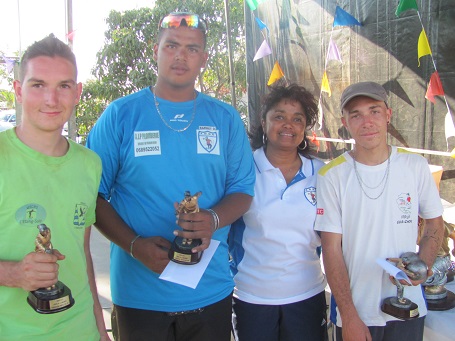 Adrien Pioger (à gauche) vainqueur de la Coupe de la Réunion chez les juniors