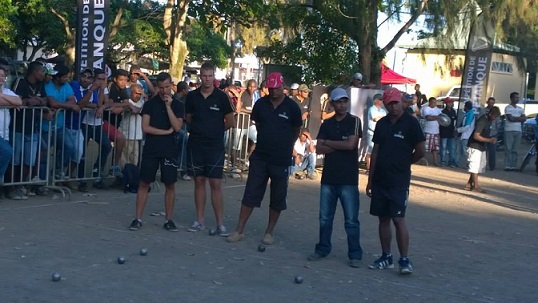 Guéven Rocher, Dylan Rocher et Maximin Naguin en 16émes de finale face à des Mauriciens Guéven Rocher, Dylan Rocher et Maximin Naguin en 16émes de finale face à des Mauriciens