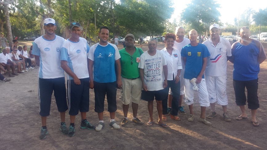 Présentation des équipes finalistes. A gauche Lucca Christian et Lucca Jean-François de l'USCES Présentation des équipes finalistes. A gauche Lucca Christian et Lucca Jean-François de l'USCES