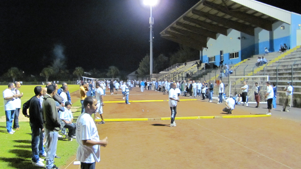 Débuts des parties en nocturne dans le stade Débuts des parties en nocturne dans le stade