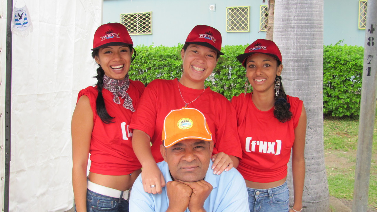 Maurice et les filles à la boutique Maurice et les filles à la boutique