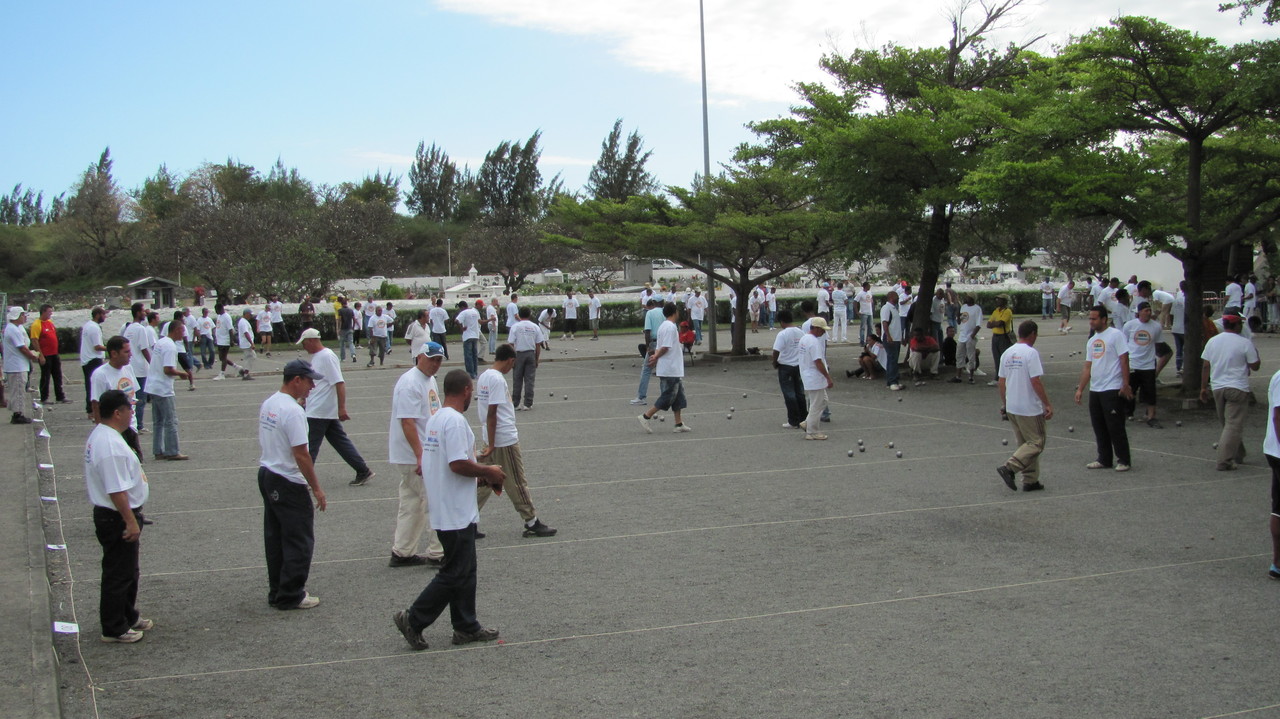 Les parties sur le parking du stade Les parties sur le parking du stade