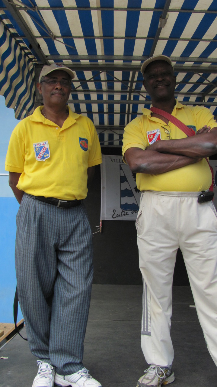 Les hommes jaunes sont là! Les hommes jaunes sont là!