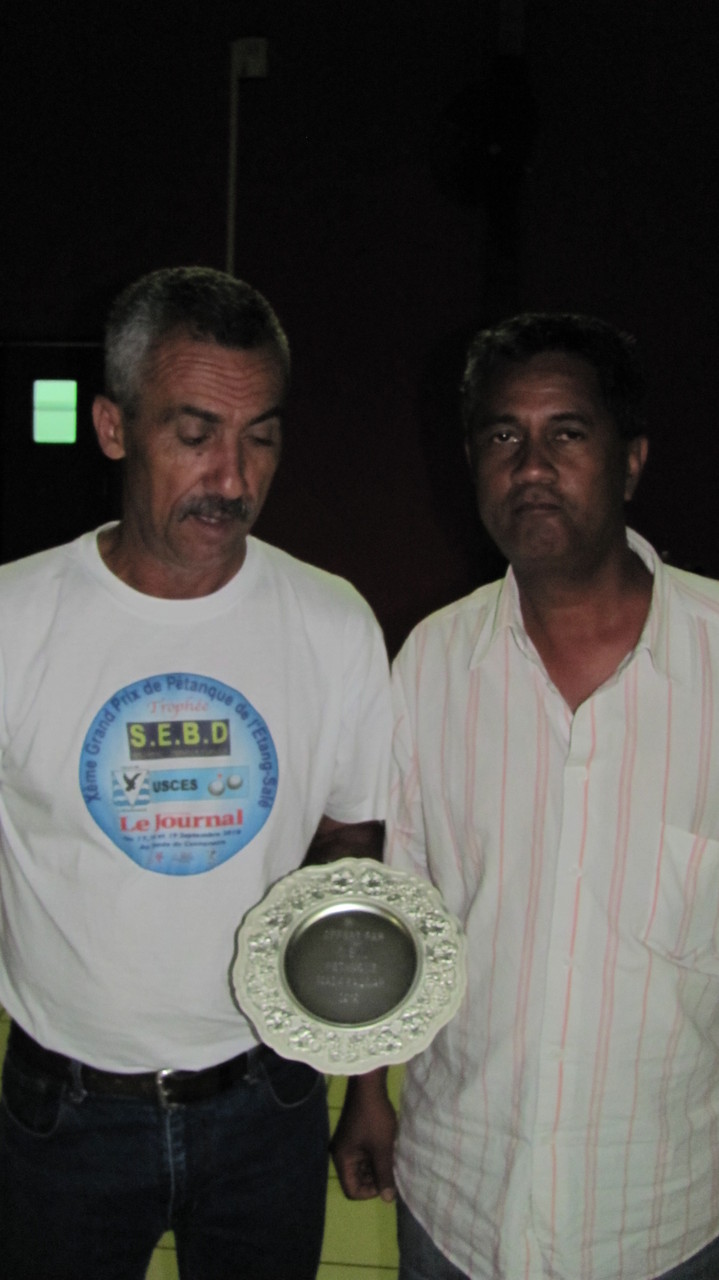 Un souvenir offert par la délégation malgache Un souvenir offert par la délégation malgache