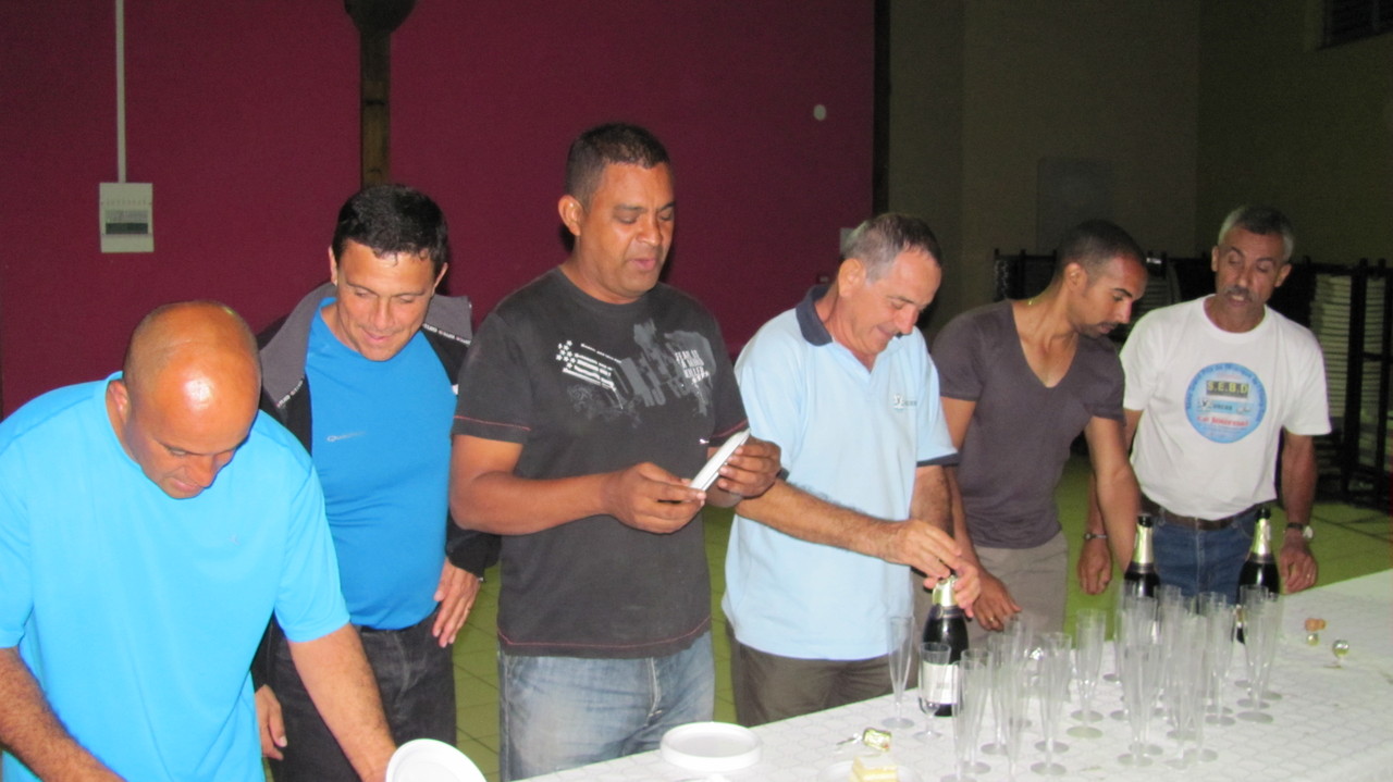 Champagne pour tout le monde! Champagne pour tout le monde!