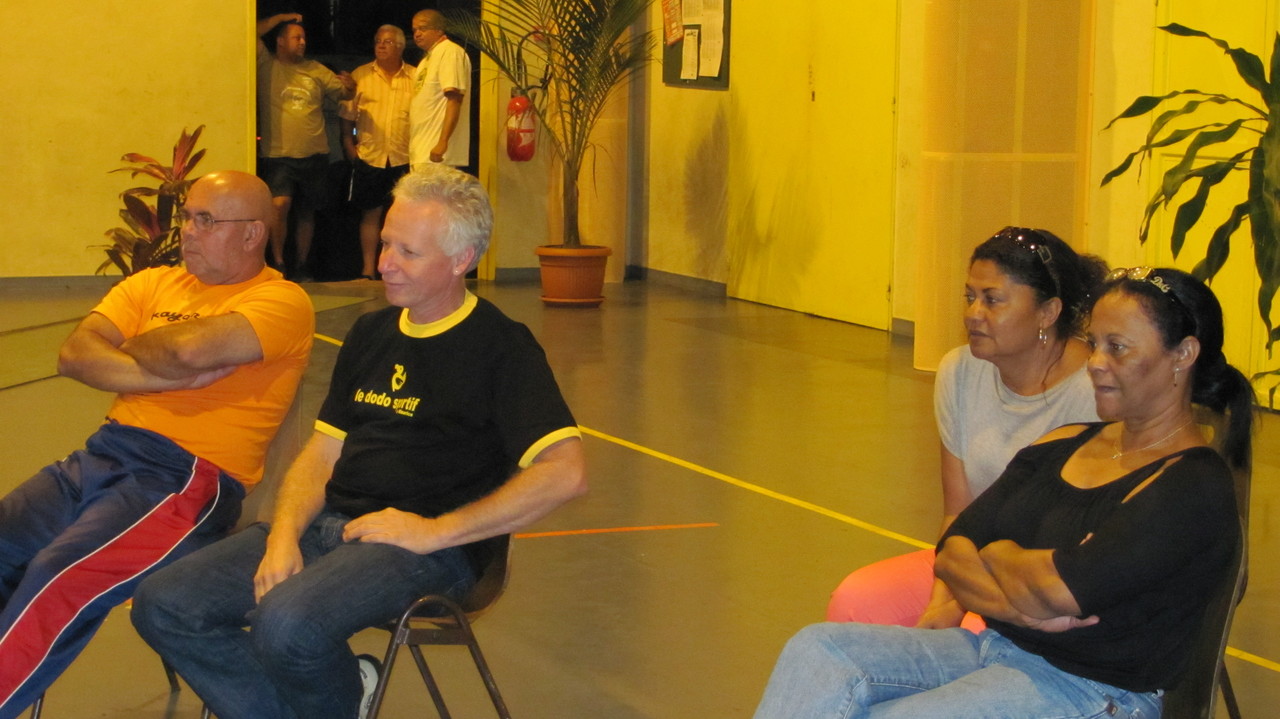 Les hommes d'un côté et les femmes de l'autre! Les hommes d'un côté et les femmes de l'autre!