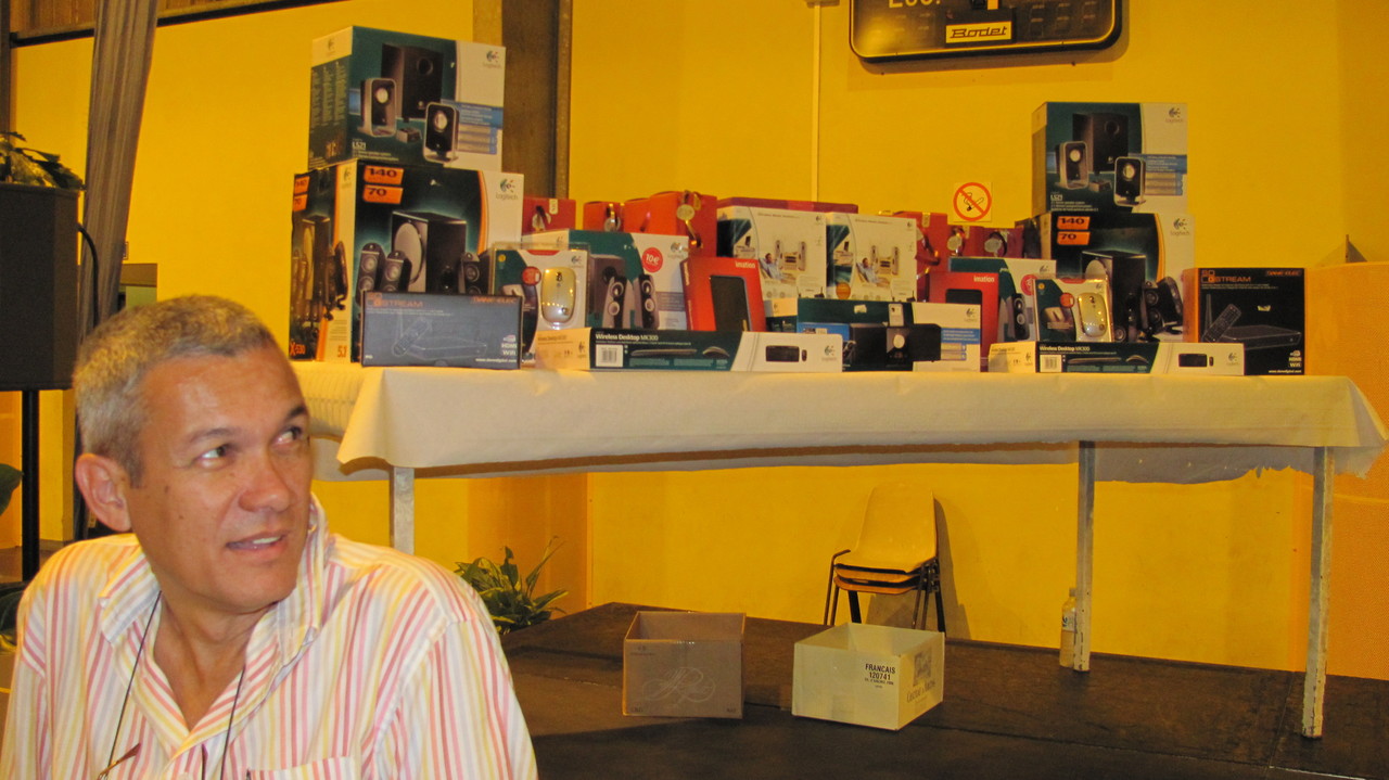 M Toulet et ses cadeaux M Toulet et ses cadeaux