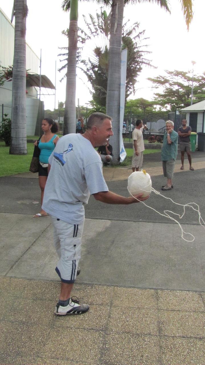 Un nouveau sport? La pelotepétanque Un nouveau sport? La pelotepétanque