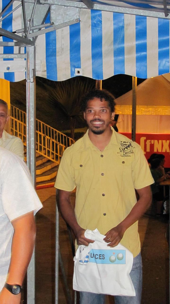 Remise de cadeaux aux partenaires de l'USCES Remise de cadeaux aux partenaires de l'USCES