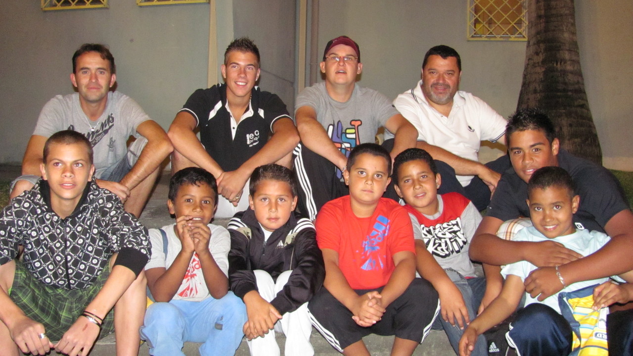 Les jeunes de l'USCES accompagnés des champions Les jeunes de l'USCES accompagnés des champions