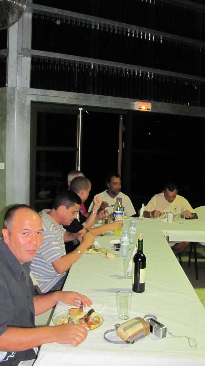 Mercredi, dîner au Blue Bayou  Mercredi, dîner au Blue Bayou