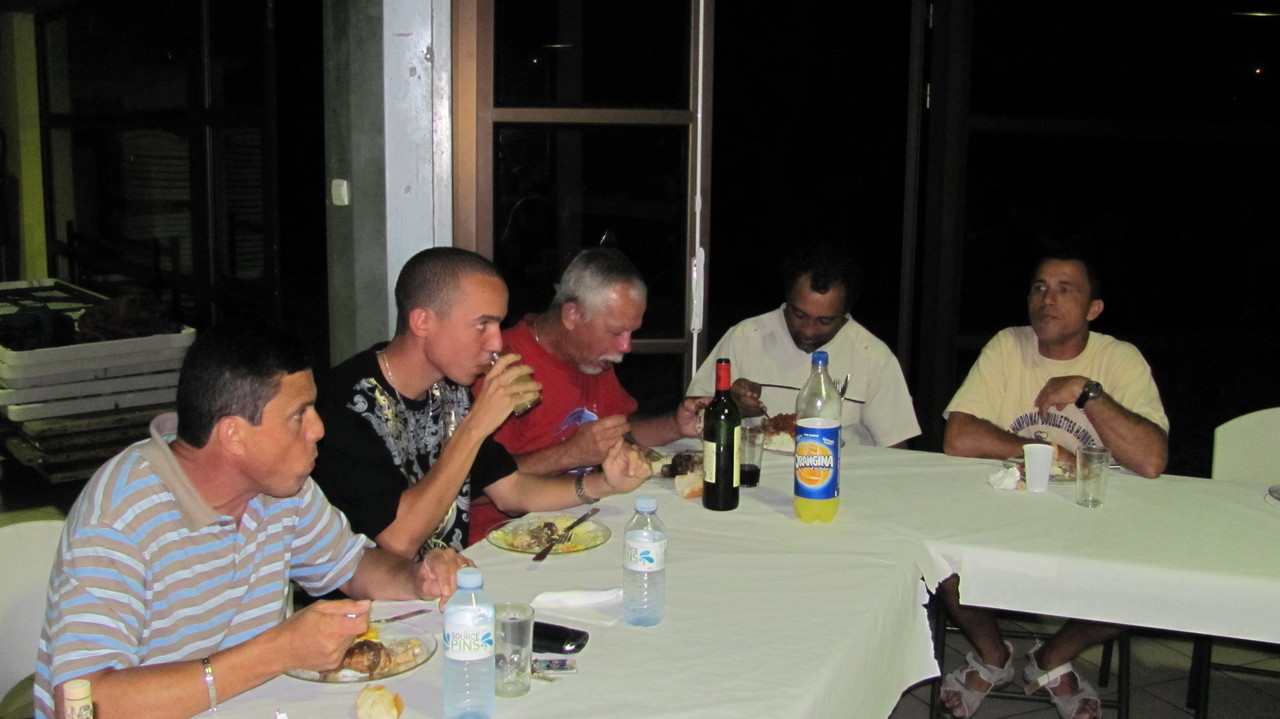 Mercredi, dîner au Blue Bayou  Mercredi, dîner au Blue Bayou