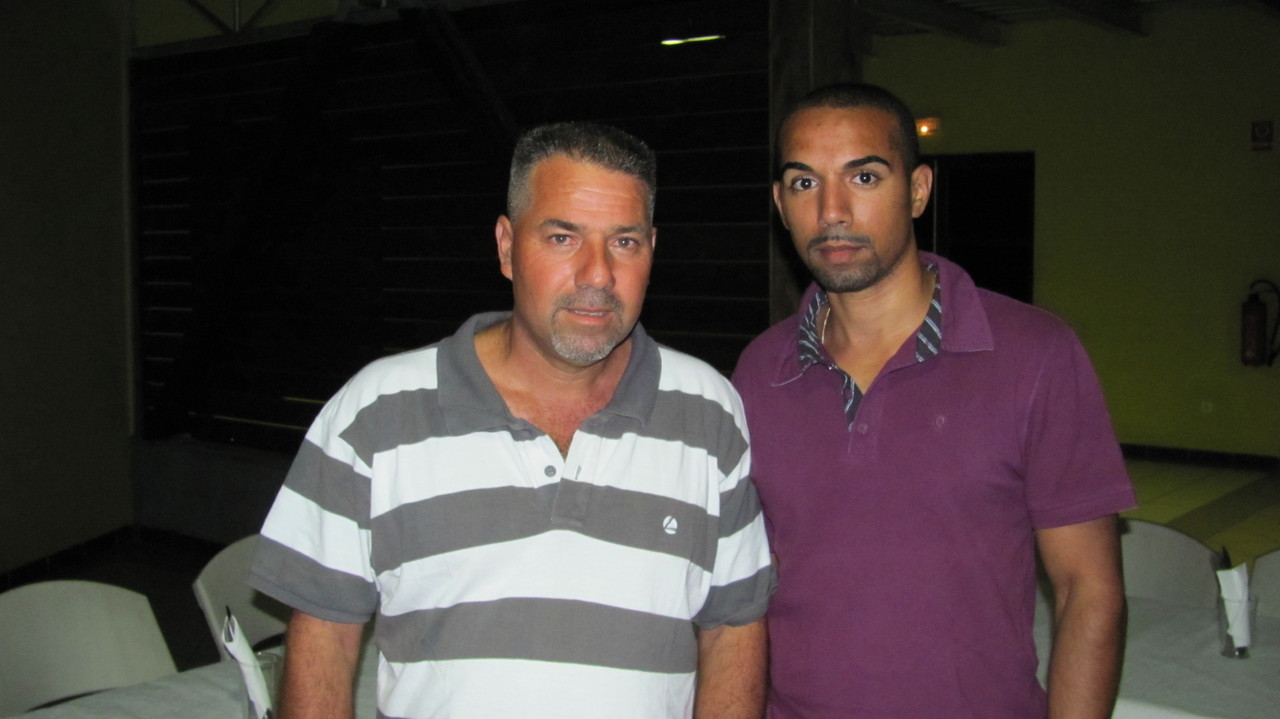 Robert est content de retrouver son fils Nicolas Robert est content de retrouver son fils Nicolas