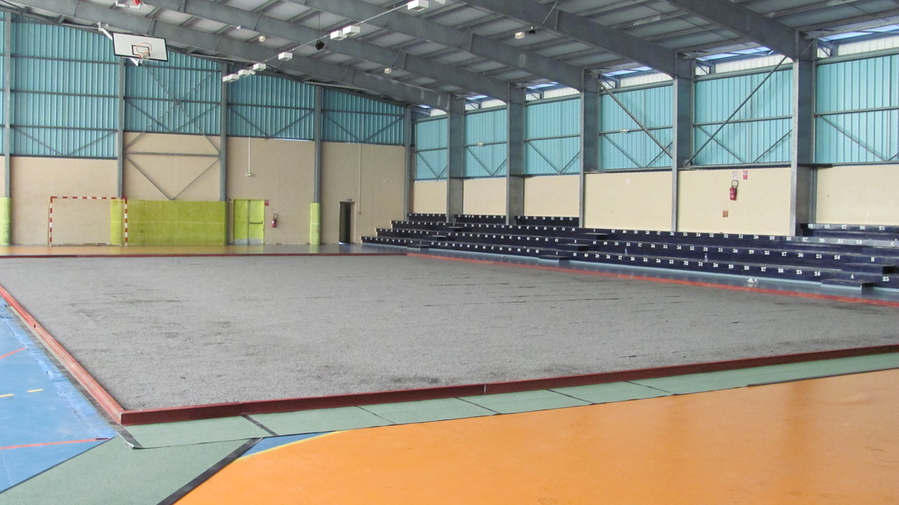 Le terrain indoor en construction Le terrain indoor en construction