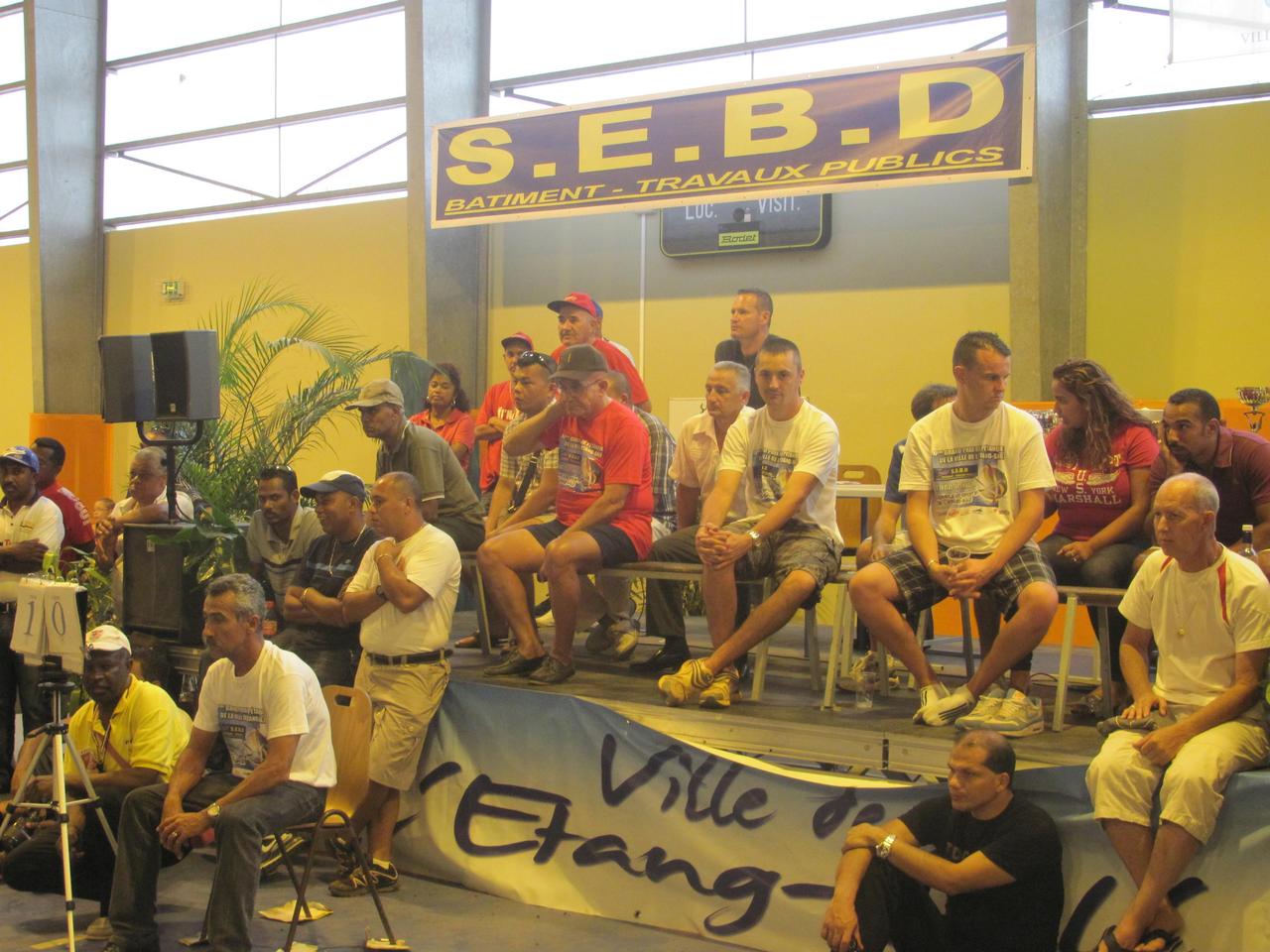 Ca discute sur le podium Ca discute sur le podium