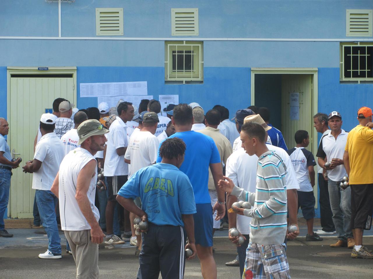 Début de parties du dimanche matin Début de parties du dimanche matin