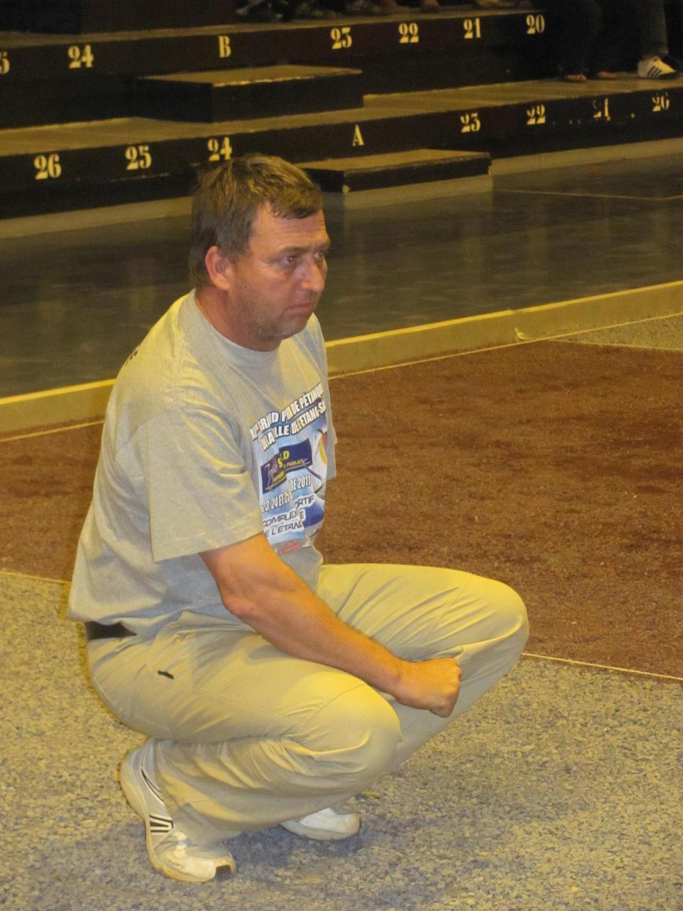 Le président de l'ABRDC une boule à la main!!! Le président de l'ABRDC une boule à la main!!!