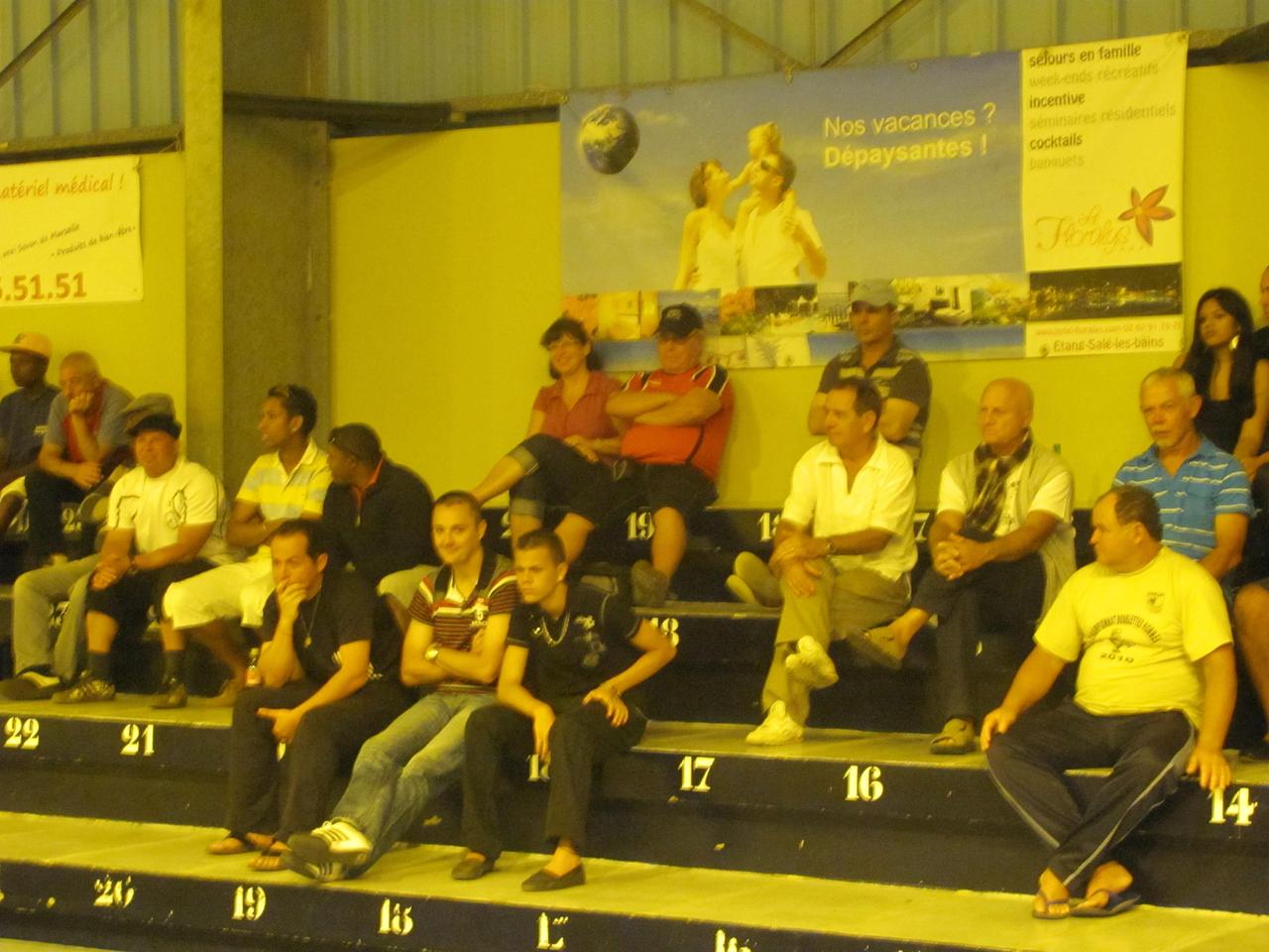 Les spectateurs nocturnes Les spectateurs nocturnes