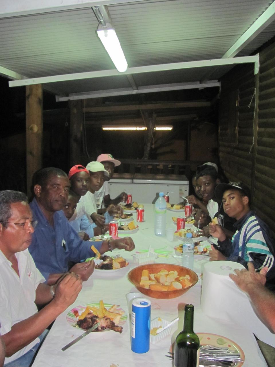 Un repas convivial avec la délégation de Mayotte