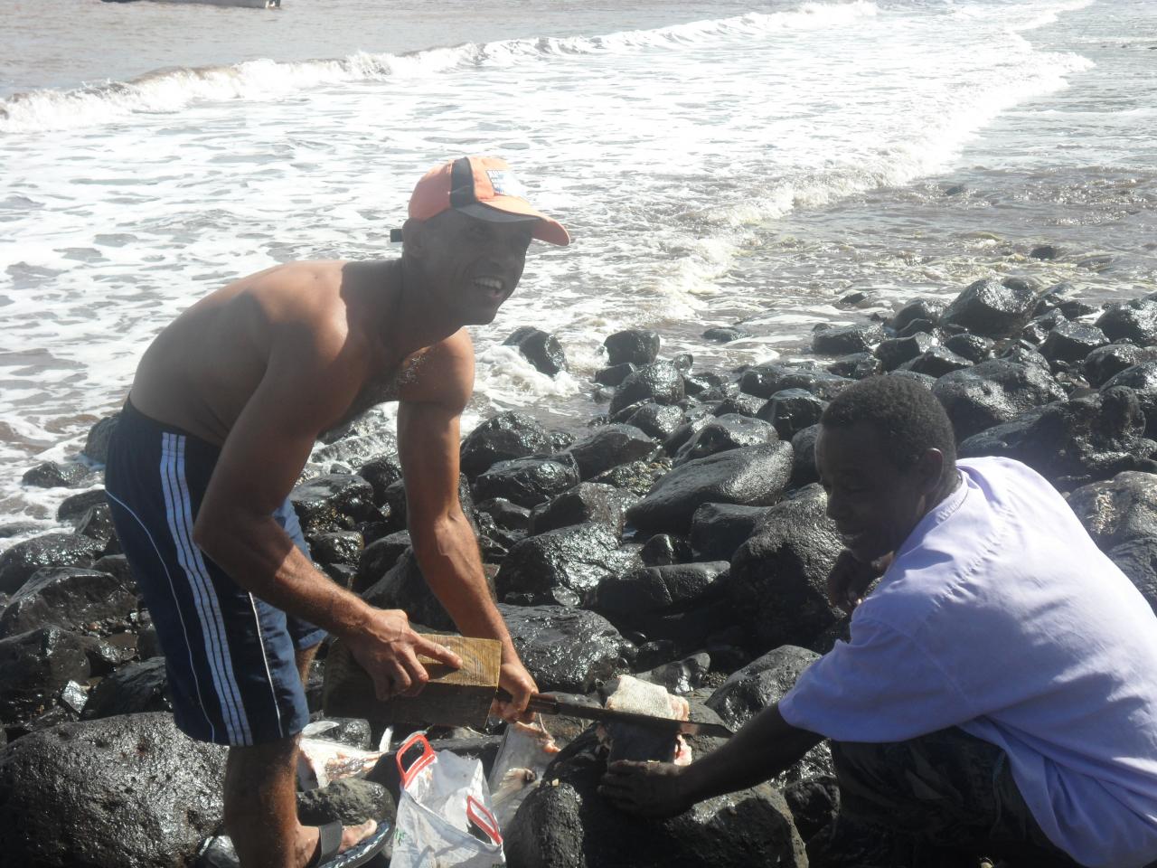 Paulo avec un pêcheur mahorais Paulo avec un pêcheur mahorais