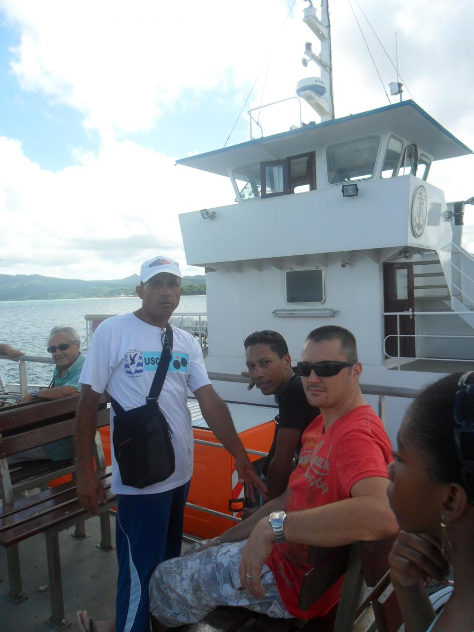 L'embarquement sur la barge L'embarquement sur la barge