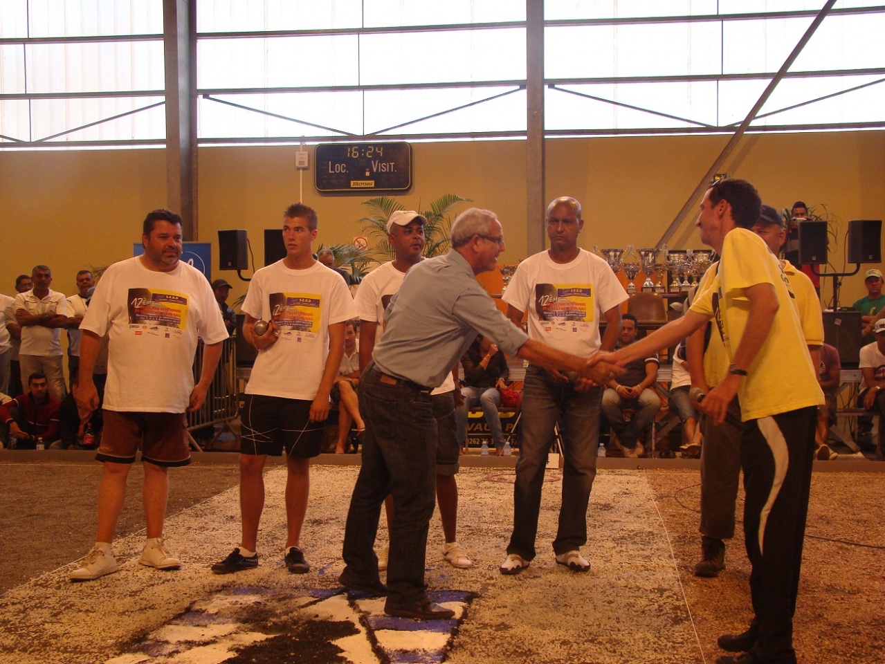 M. Lacouture Maire de l'Etang-Salé souhaite bonne chance pour cette finale M. Lacouture Maire de l'Etang-Salé souhaite bonne chance pour cette finale