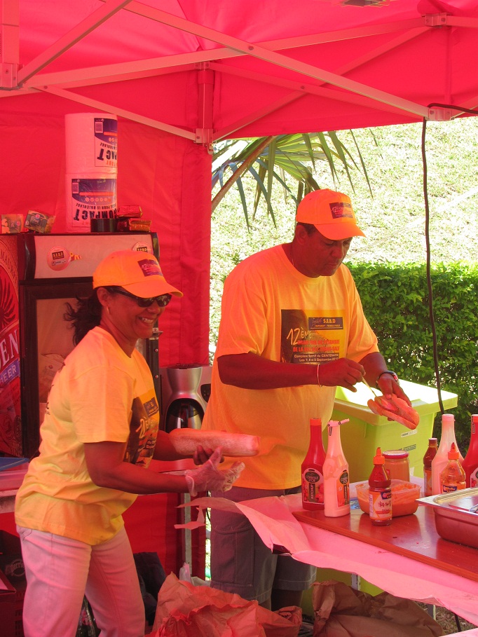 Le coin sandwichs avec Mimose Josée et Gislaine Le coin sandwichs avec Mimose Josée et Gislaine