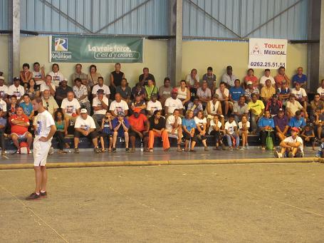 Les spectateurs dans le gymnase