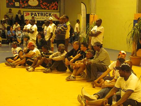 Les premières parties dans le gymnase Les premières parties dans le gymnase