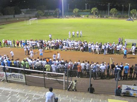 Il y a du monde sur la piste d'athlétisme!!! Il y a du monde sur la piste d'athlétisme!!!