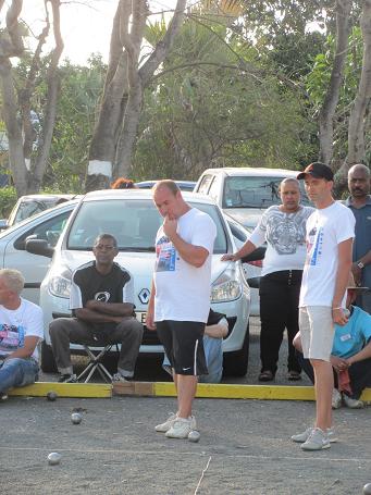 Les premières parties sur la parking Les premières parties sur la parking