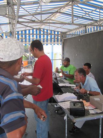 La table d'inscription se met en place La table d'inscription se met en place