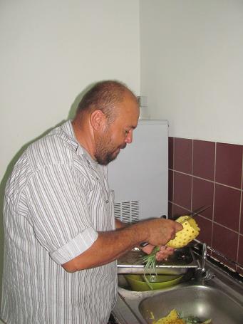 Gilbert l'éplucheur d'ananas! Gilbert l'éplucheur d'ananas!