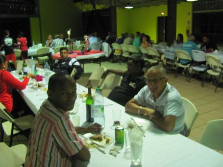 Repas inaugural avec la municipalité: Guy Payet adjoint aux sports et le service animation