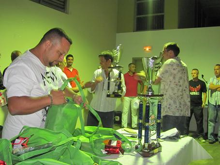 Remise des sacs souvenirs pour les partenaires